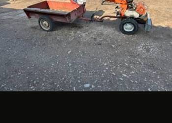 Traktorek z przyvzepka