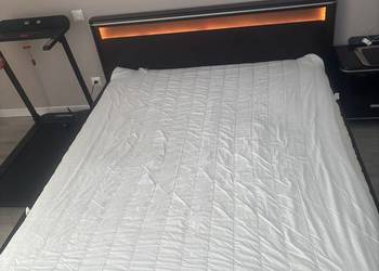 Sprzedam łóżko led  z materacem 160x200