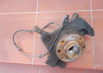 Corsa D 1.2 07r zwrotnica prawa przód