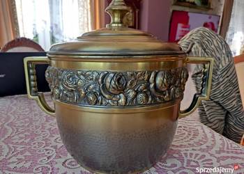 mosiężny pojemnik doniczka