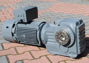 Motoreduktor kątowy 5.5kw. 64obr./min. z hamulcem, firmy SEW
