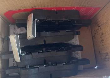 Klocki hamulcowe Toyota Auris 06- z czujnikiem