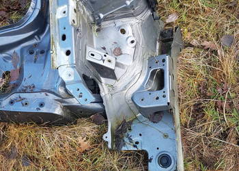 VW GOLF V 2005 2007 PODLUZNICA PRAWA FARTUCH PRAWY CWIARTKA PRAWY PRZOD