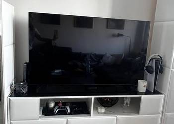 Nowoczesny zestaw mebli do salonu – biały połysk + czarne szklane blaty!