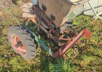 Rozsiewacz nawozu Kos,lejek,zawieszany