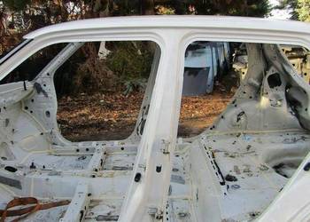 PRÓG SŁUPEK LEWY BOK SUZUKI SWIFT VI MK8