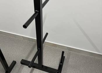 Stojak na obciążenia na siłownię