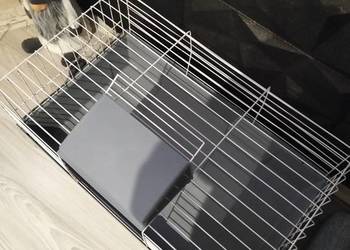 Duża klatka z dozownikiem na wodę