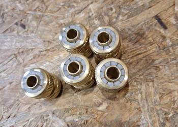 SOLIDNY ŁĄCZNIK WĘŻA MIEDZIANY – GWINT 1/2" NA WĄŻ 1/2"