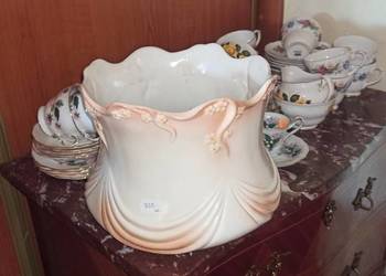 Doniczka, porcelana. Sygnowana  Beż z kolorem ecr