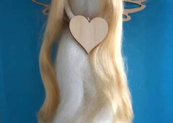 Figurka Aniołka - wysokość 23 cm , materiał naturalny .
