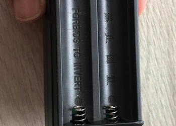Ładowarka akumulatorków 3.7V 18650 100-240V