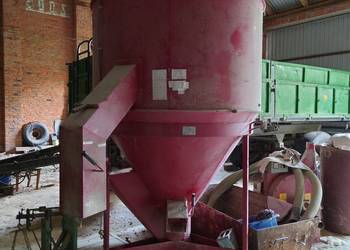 Mieszalnik pasz ze śrutownikiem Zuptor