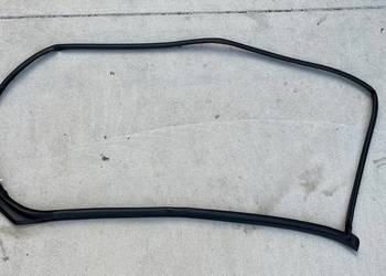 Nowa uszczelka drzwi przód KIA SPORTAGE 82130-F1000