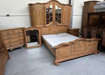 Ładna masywna dębowa sypialnia łóżko 150cm szafki komoda szafa stelaż lustr