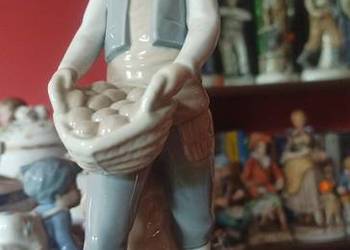 Figurka chłopca  z koszem. Zapfir. Lladro. Spain.