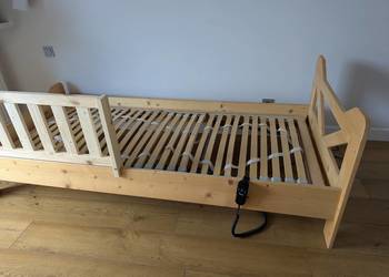 łózko z pilotem (3 możliwości ustawień) i materacem