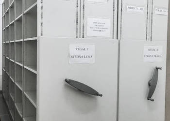 System regałów przesuwnych z podłogą techniczną