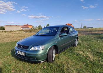 Astra G 1,6 8V gaz 1999r 10 lat u nas jeżdzi skręca i hamuje