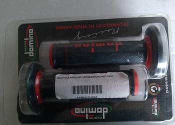 DOMINO MANETKI GUMY GRIPY NA KIEROWNICĘ A190 BLACK RED ENDURO CROSS PARA
