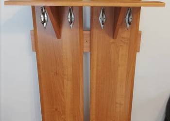 Wieszak na ubrania z półką