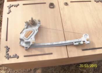 Mechanizm opuszczania szyby prawy tył manualny Audi 80 B4