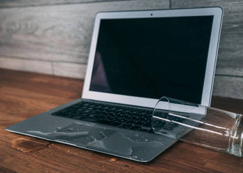 Czyszczenie laptopa po zalaniu, ekspresowy naprawy laptopów