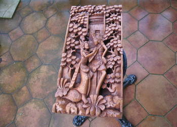 Rzeźba z drewna egzotycznego