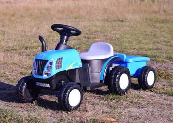 TRAKTOR NA AKUMULATOR NEW HOLLAND12V, 2 SILNIKI, A-009