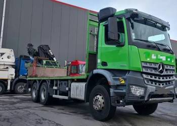 Budowlany 6x4 podloga z tylnym dzwigiem Mercedes