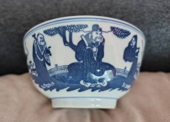 Chińskie, porcelanowe miseczki z lyzeczkami.