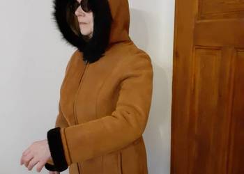 Kurtka skórzana z owczej skóry z kapturem. Cena 800 zł