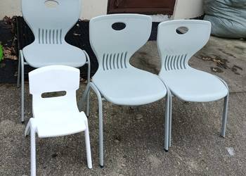 Krzesełka stoliki dla dzieci.