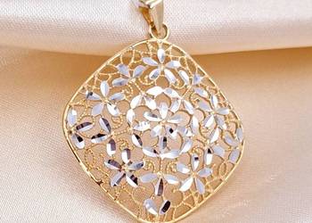 WYPRZEDAŻ !-30% Wisiorek Złoty pr.375 Duży Kwadrat bez kamieni Z-497 WYPRZEDAŻ !-30% Wisiorek Złoty pr.375 Duży Kwadrat bez kamieni Z-497