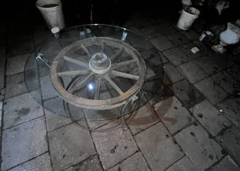 Stolik kawowy retro z koła od wozu