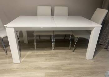 Meble stół z krzesłami