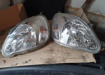 Reflektory lampy przód toyota Yaris p1
