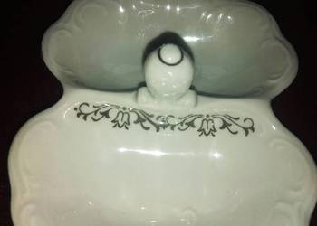 Przyprawnik , Wawel.   25 zł.   Wymiary 12 X 10 cm.  Wys. 5 cm.   Stan idea