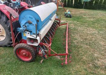 Siewnik zbożowy Isaria typ 6000 z zaprawiarka hydrauliczną  3 m