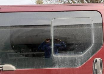 Szyby boczne z okienkami  Opel  vivaro trafic