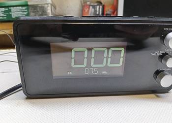 budzik cyfrowy z radiem AM/FM,