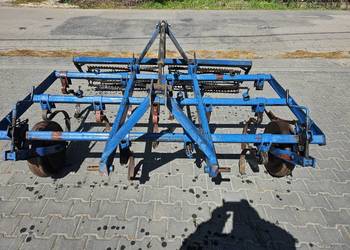 Kultywator z wałkiem strunowym