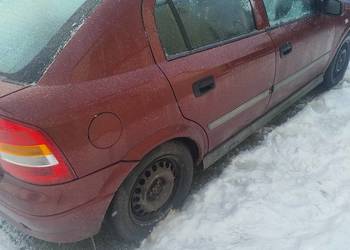 Opel Astra uszkodzony