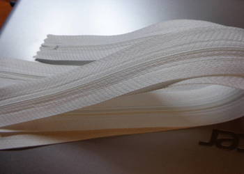 zamki białe- ekry 20 szt. 50cm.