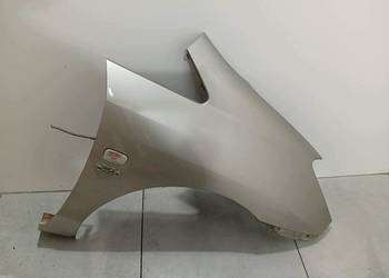 BŁOTNIK  PRAWY PRZÓD  Toyota Corolla Verso I (2001-2004)