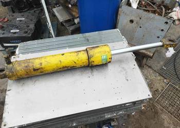 Siłownik hydrauliczny. Złożony 71,5 cm rozciągnięty 107,5 cm