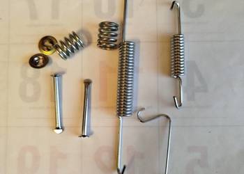 Sprężyny zabezpieczające szczęk hamulcowych  Skoda 105 oryginał