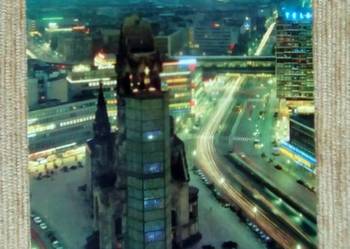 BERLIN - WIDOK NOCĄ NA KOŚCIÓŁ PAMIĘCI CESARZA WILHELMA