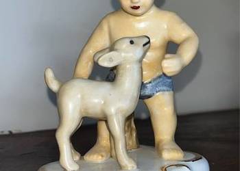 Figurka putta z kózką.  Syg. Alp. 99