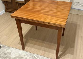 Stół drewniany 77x77 cm. Rozkładany